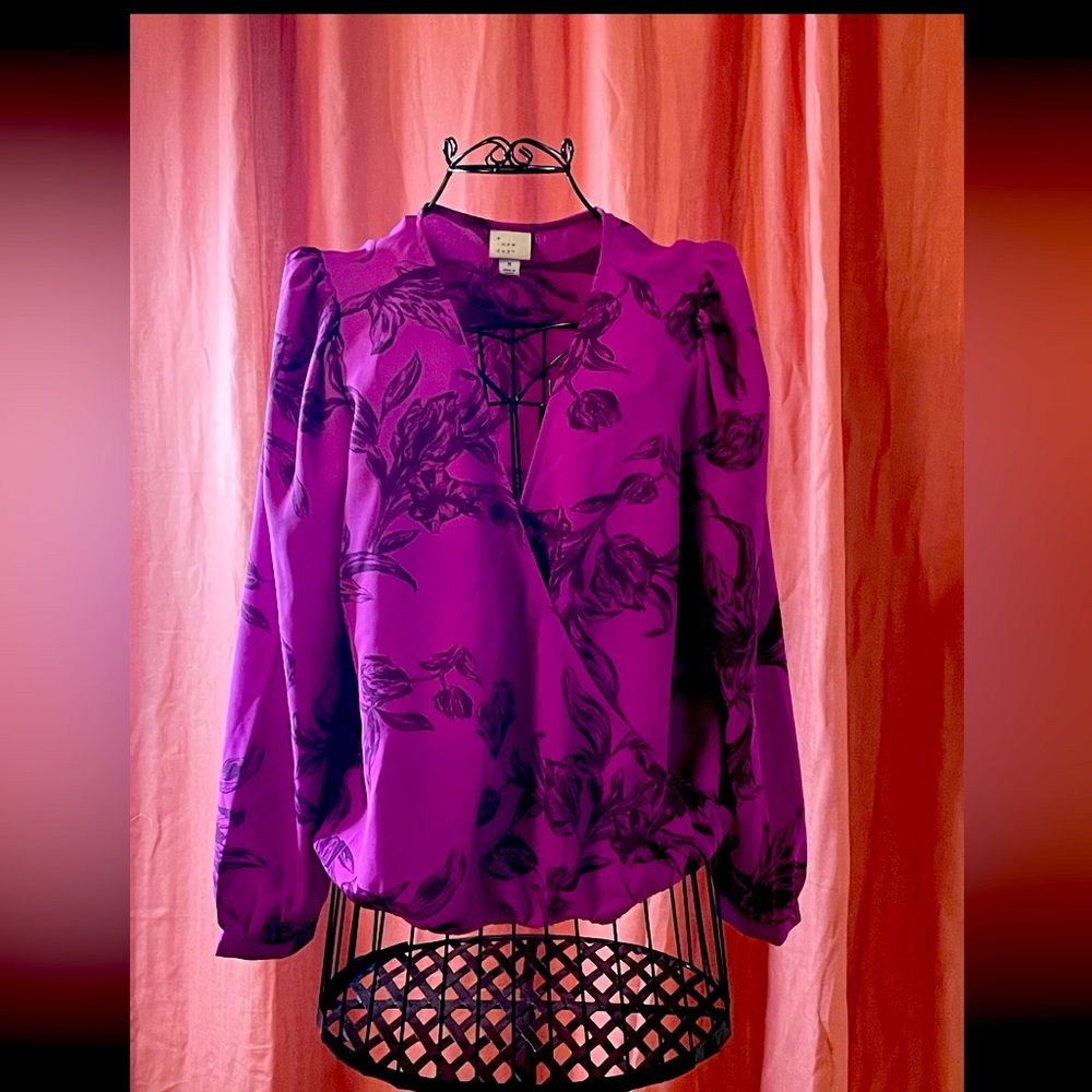 Nice top. Worn once. Size M